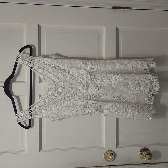 White romper with lace detail size small - Picture 4 of 5